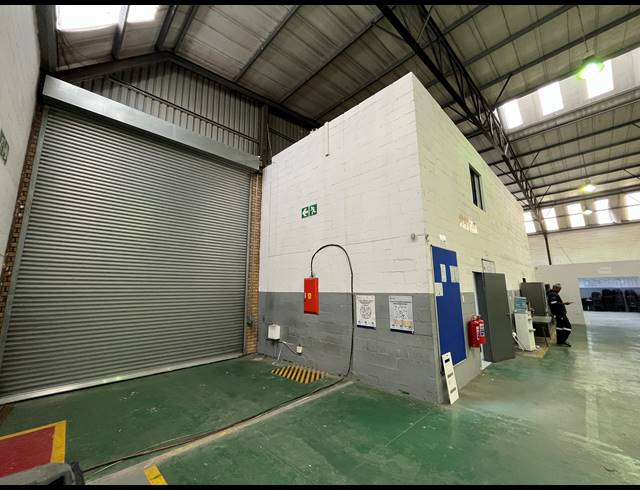 1,040M² WAREHOUSE TO LET IN KILLARNEY GARDENS